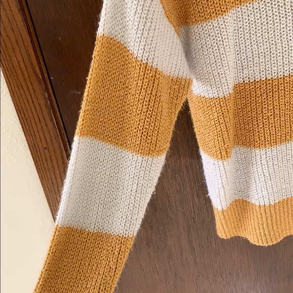 American Eagle Sweater - Picture 2 of 3